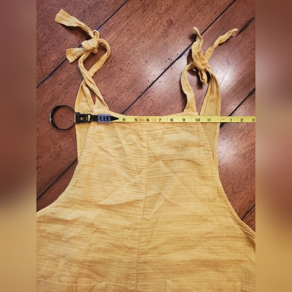 Billabong - NWT Girl On The Run Gauze Romper in Sunflower Yellow - Picture 5 of 6